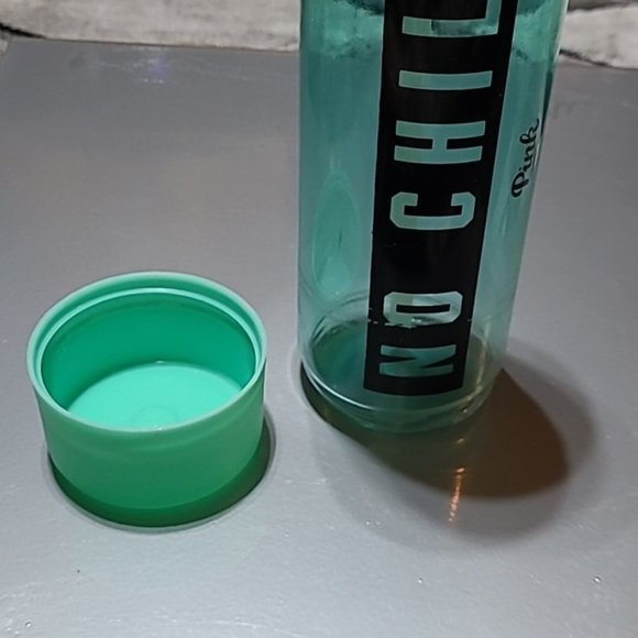 VINTAGE VS PINK NO CHILL 24OZ WATER BOTTLE - Picture 15 of 16